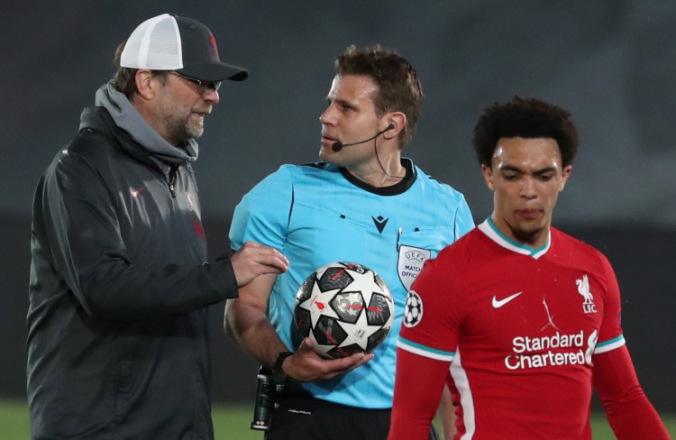 第10个亚军，申花上次拿到中国足球顶级联赛冠军还是30年前（申花第10次屈居亚军，上次顶级联赛封王已是30年前）