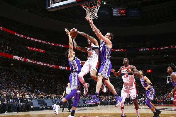 8场首发惊艳亮相！倪非凡一传进步大，但关键局仍靠老将（连续8场首发表现惊艳！倪非凡一传显著提升，关键时刻仍需老将托底）