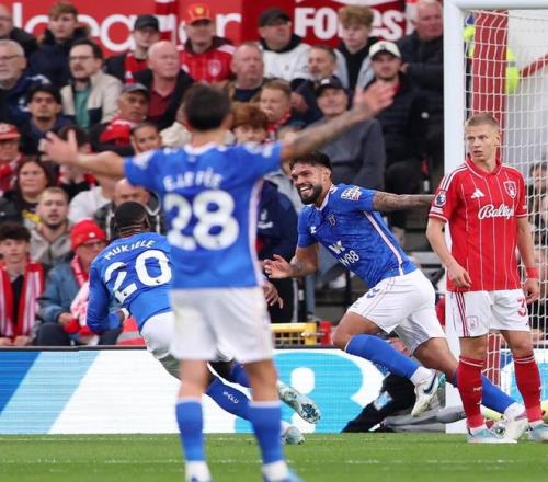 斯潘塞兄弟同日爆发，得分同时创下赛季新高（斯潘塞兄弟同日齐发力，双双刷新赛季得分新高）