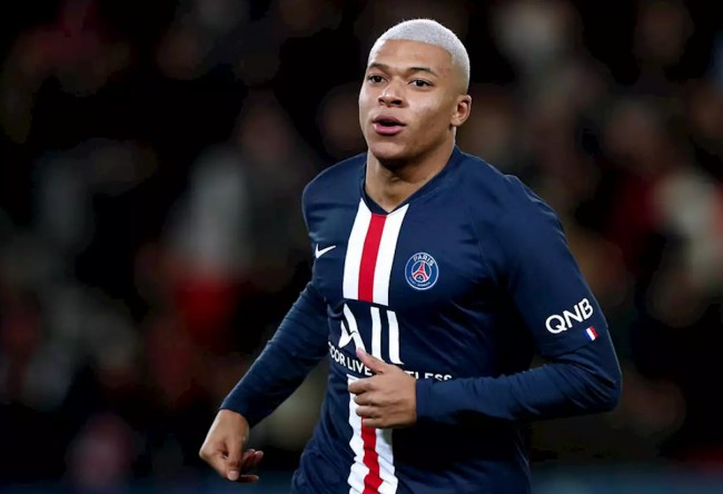 小孔塞桑：我和C罗聊过，他说我在伟大的俱乐部效力（小孔塞桑：曾与C罗交流，他称我效力于一家伟大俱乐部）