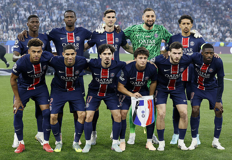 桑德兰悍将诺亚·萨迪基跑动能力惊人。（桑德兰猛将诺亚·萨迪基展现惊人跑动能力）