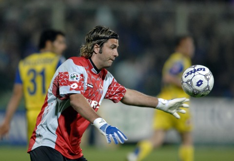 意媒：如果接受降薪，目前年薪600万欧的佩7可能与罗马续约（意媒：佩7年薪600万欧，若同意降薪或将与罗马续约）